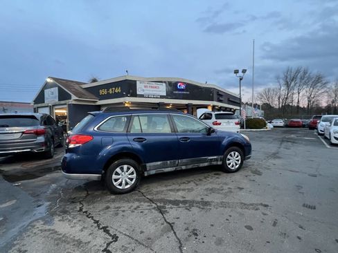 Used 2010 Subaru Outback 2.5i image 4