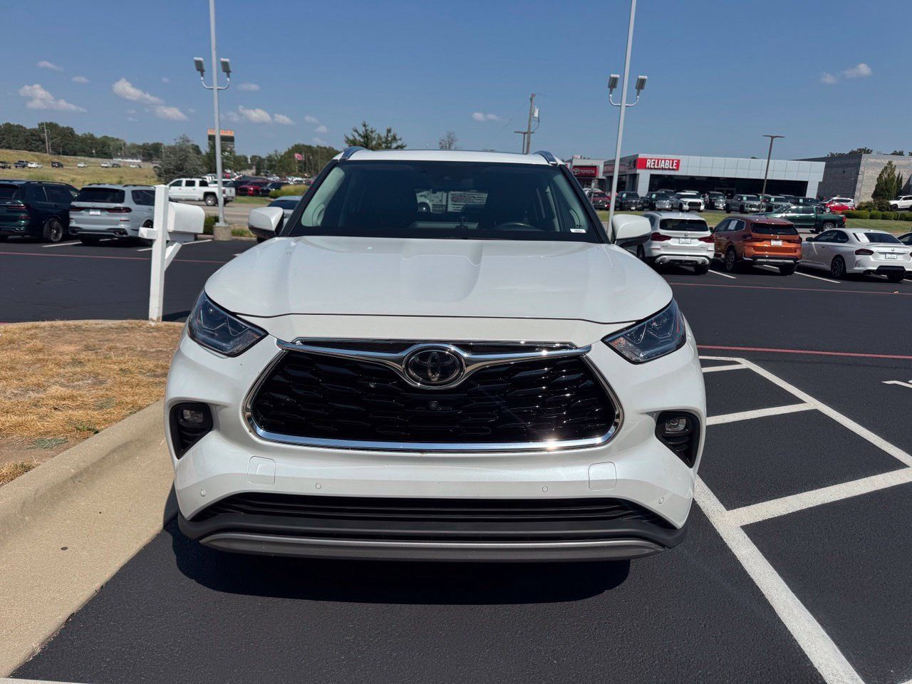 Used 2022 Toyota Highlander Platinum AWD/4WD image 7