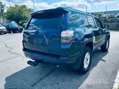 Used 2020 Toyota 4Runner SR5 Premium w/ Moonroof Package AWD/4WD image 4