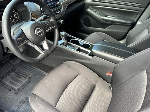 Used 2024 Nissan Altima 2.5 SV image 10