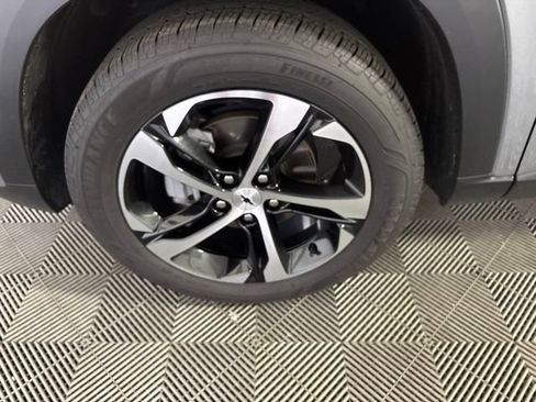 Used 2025 Chevrolet Trax RS w/ Driver Confidence Package FWD image 38