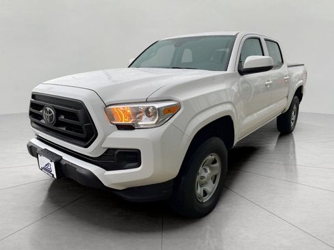 Used 2021 Toyota Tacoma TRD Off-Road image 3