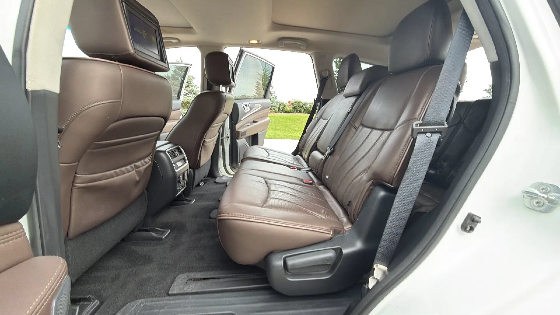 Used 2015 INFINITI QX60 Luxe w/ Deluxe Touring Package AWD/4WD image 37