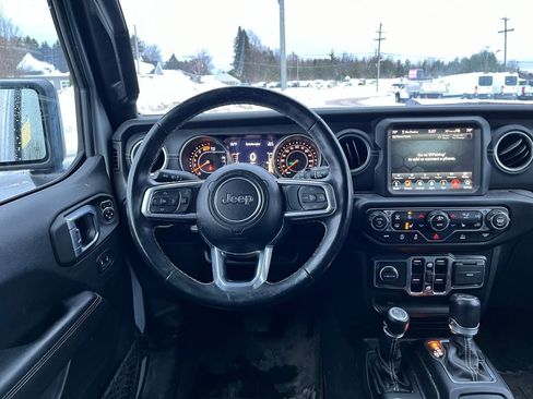 Used 2022 Jeep Wrangler Unlimited Sahara w/ Cold Weather Group image 15