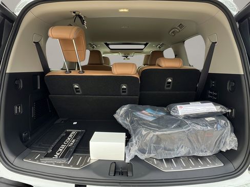 New 2026 INFINITI QX80 Luxe image 10