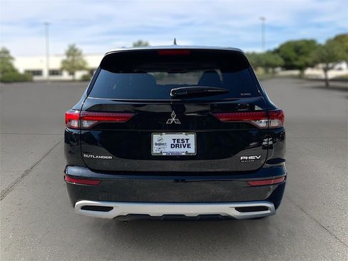New 2025 Mitsubishi Outlander SEL image 6