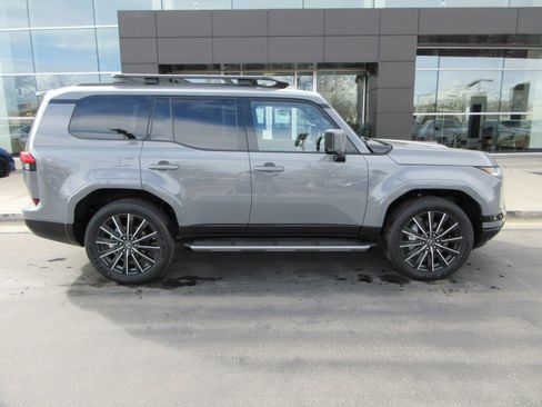 Used 2026 Lexus GX 550 w/ Accessory Package (31) image 11