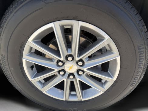Used 2023 Chevrolet Traverse LT FWD image 39