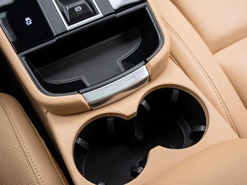 Certified 2026 Porsche Macan AWD/4WD image 29