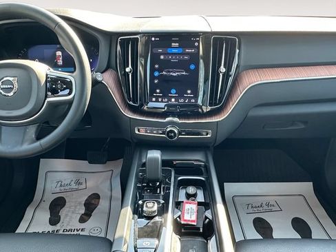 Used 2023 Volvo XC60 B5 Plus w/ Climate Package FWD image 11