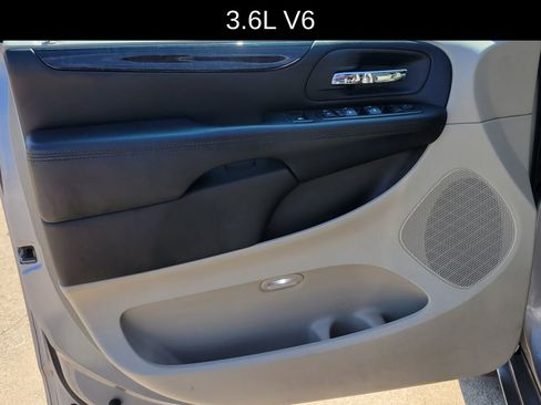 Used 2014 Dodge Grand Caravan SXT w/ UConnect Hands-Free Group FWD image 17