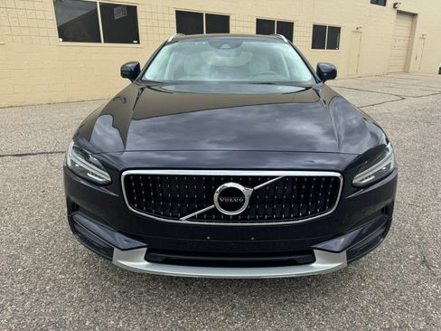 Used 2017 Volvo V90 T6 Cross Country AWD/4WD image 2