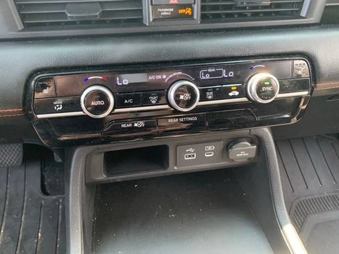 Used 2025 Honda Pilot Sport image 15