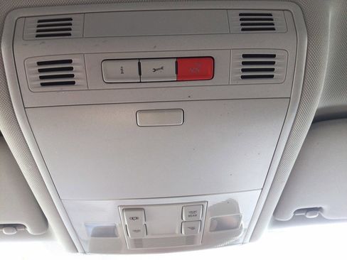 Used 2016 Volkswagen Golf S FWD image 36