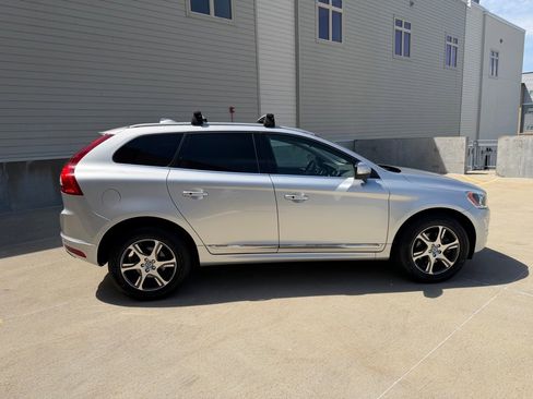 Used 2015 Volvo XC60 T6 AWD/4WD image 2