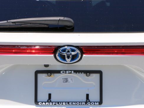 Used 2023 Toyota Venza XLE AWD/4WD image 5
