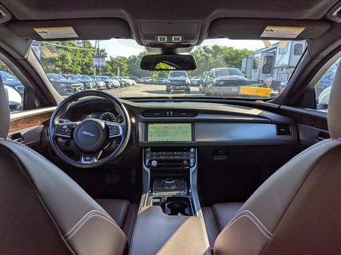 Used 2017 Jaguar XF R-Sport AWD/4WD image 38
