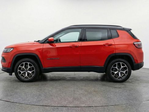 Used 2025 Jeep Compass Limited image 3