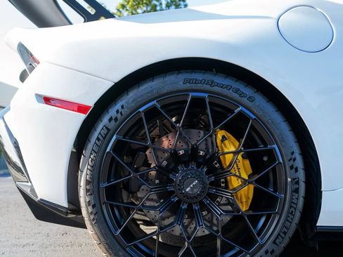 Used 2022 Lamborghini Huracan STO RWD image 14