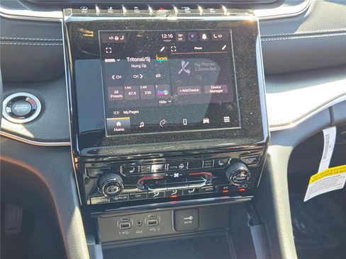 New 2025 Jeep Grand Cherokee Altitude image 30