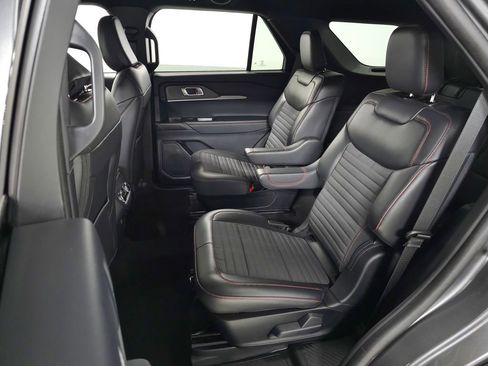 Used 2025 Ford Explorer ST-Line AWD/4WD image 32