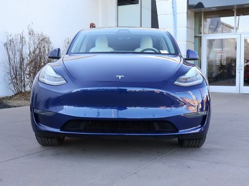 Used 2020 Tesla Model Y Long Range image 3