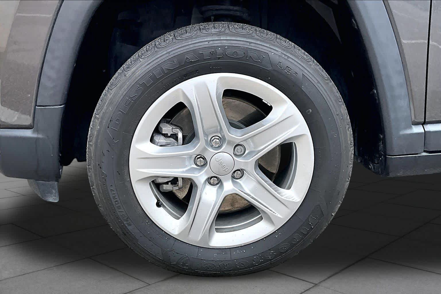 Used 2023 Jeep Compass Sport AWD/4WD image 10
