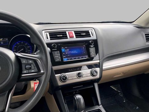 Used 2019 Subaru Outback 2.5i AWD/4WD image 7