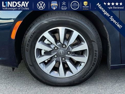 Used 2023 Chrysler Pacifica Limited image 7