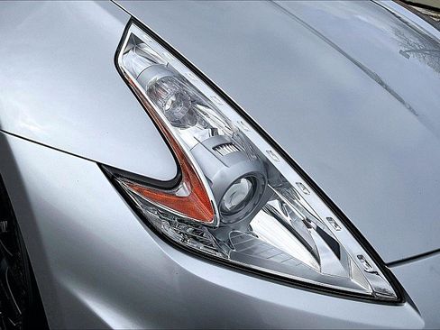 Used 2017 Nissan 370Z Touring image 25