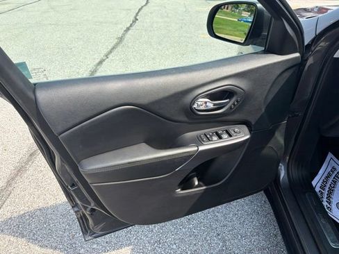 Used 2020 Jeep Cherokee Limited AWD/4WD image 21