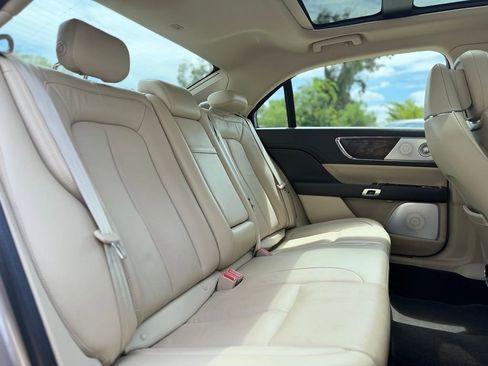 Used 2020 Lincoln Continental Reserve w/ Luxury Package FWD image 23