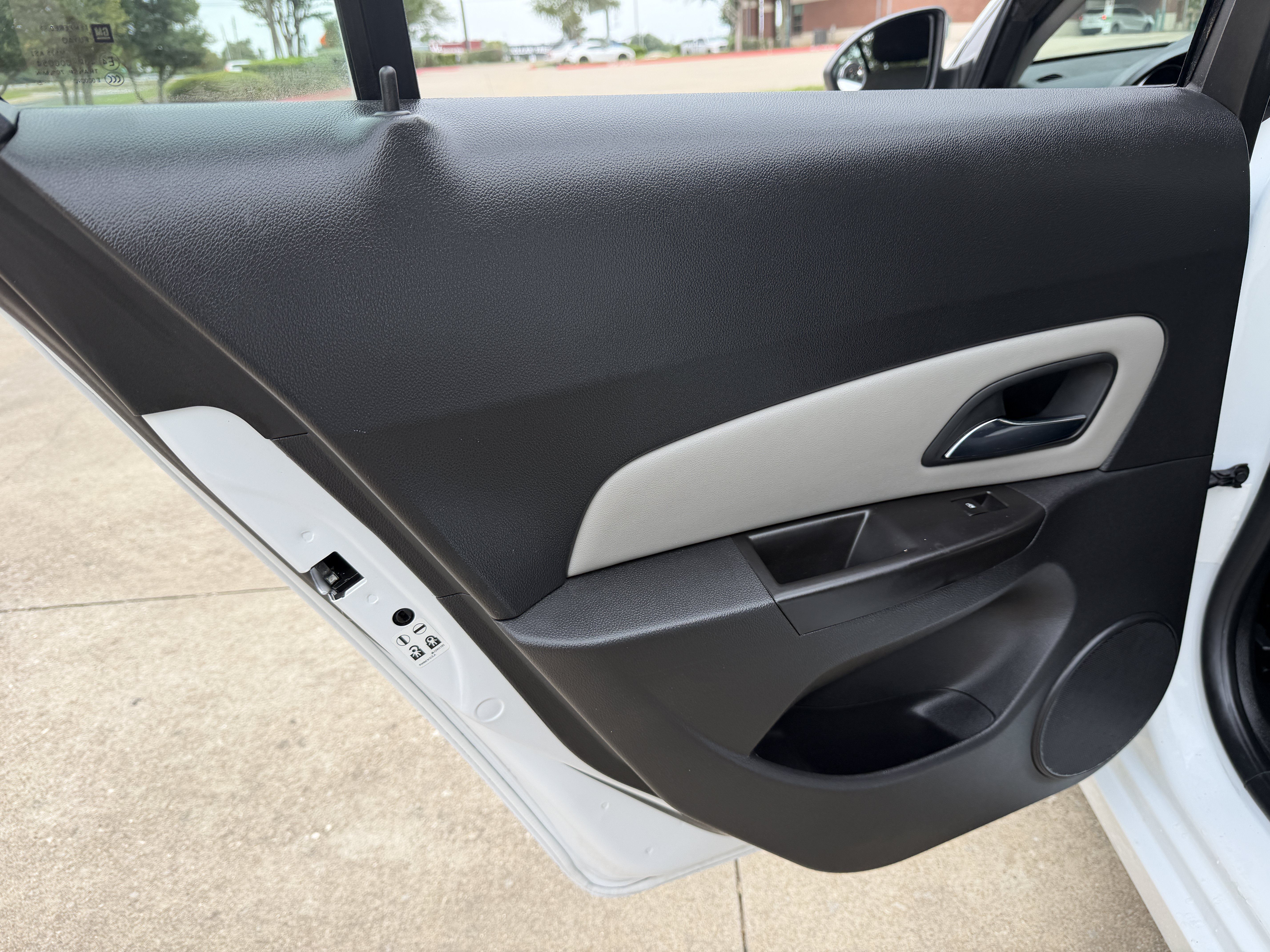 Used 2016 Chevrolet Cruze LS FWD image 15