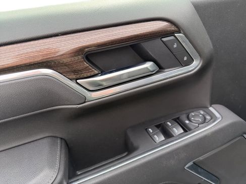 Used 2025 Chevrolet Silverado 1500 LT image 11