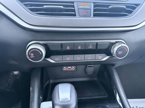 Used 2024 Nissan Altima 2.5 SR image 26