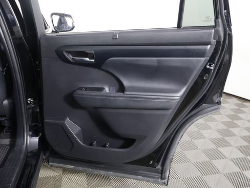 Used 2025 Toyota Highlander XSE AWD/4WD image 29