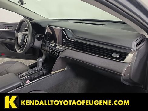 Used 2025 Toyota Camry LE image 17