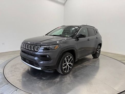 Used 2024 Jeep Compass Limited w/ Elite Group AWD/4WD image 3