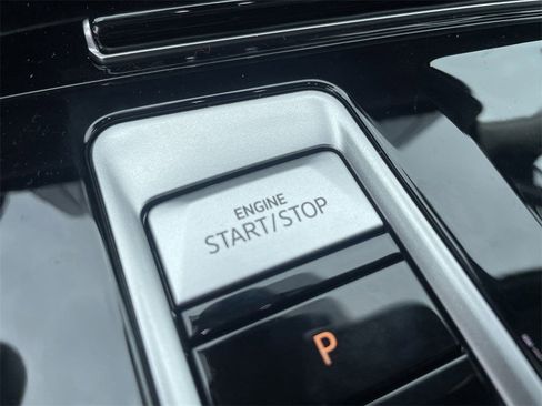 New 2025 Volkswagen Atlas Peak Edition SE image 23