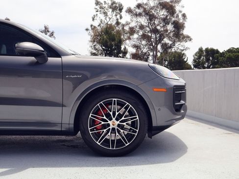 Certified 2026 Porsche Cayenne S AWD/4WD image 11