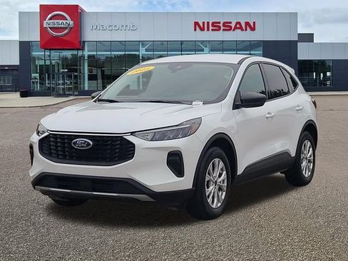 Used 2025 Ford Escape Active FWD image 3
