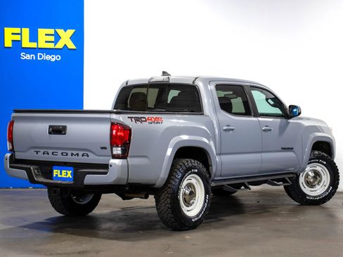 Used 2019 Toyota Tacoma TRD Sport w/ Technology Package AWD/4WD image 6