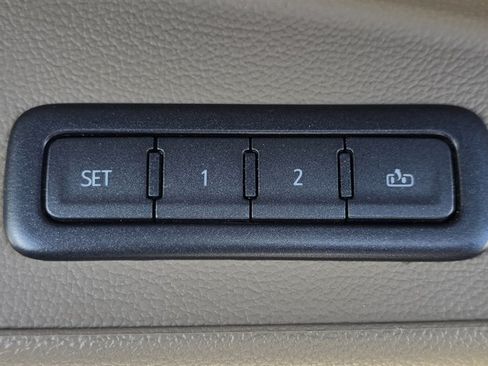 Used 2018 Chevrolet Tahoe LT RWD image 16