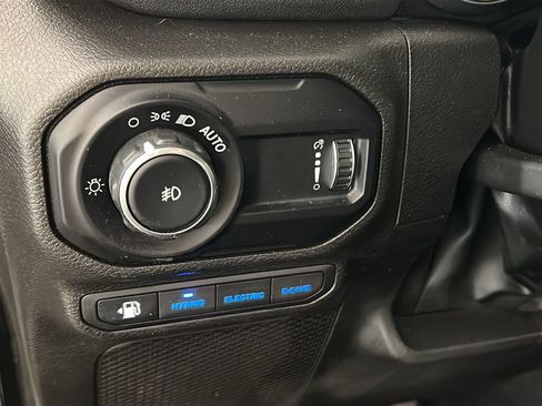 Used 2023 Jeep Wrangler Unlimited Sahara w/ Cold Weather Group AWD/4WD image 20