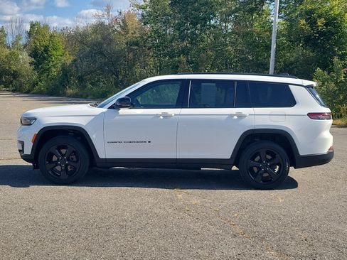 Used 2023 Jeep Grand Cherokee L Laredo AWD/4WD image 8