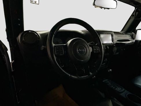 Used 2017 Jeep Wrangler Unlimited Sahara AWD/4WD image 11