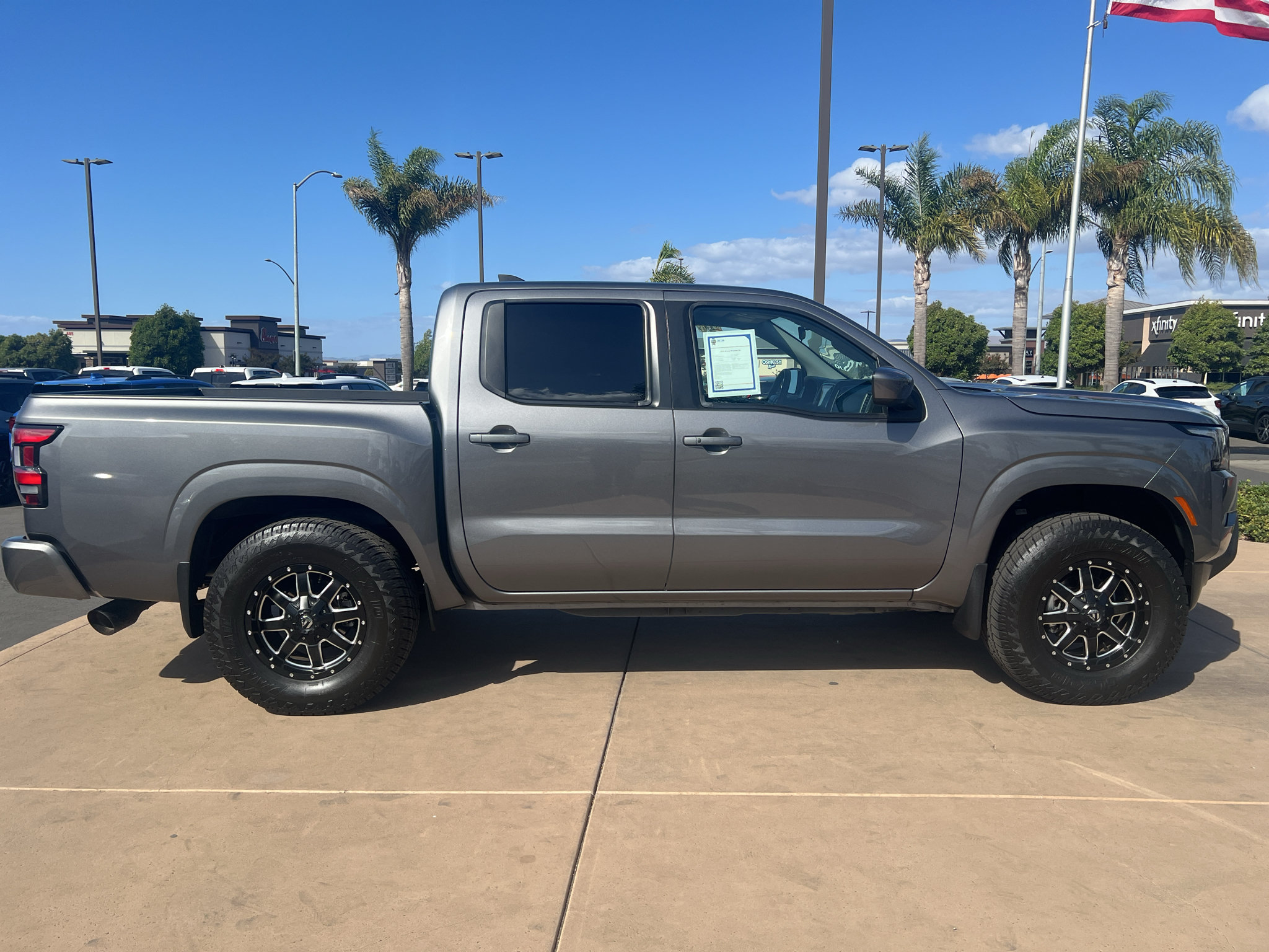 Used 2024 Nissan Frontier SV w/ SV Convenience Package RWD image 5
