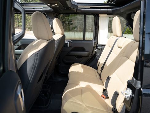 Used 2023 Jeep Wrangler Sahara image 19