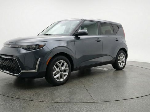 Used 2025 Kia Soul LX w/ LX Technology Package FWD image 3