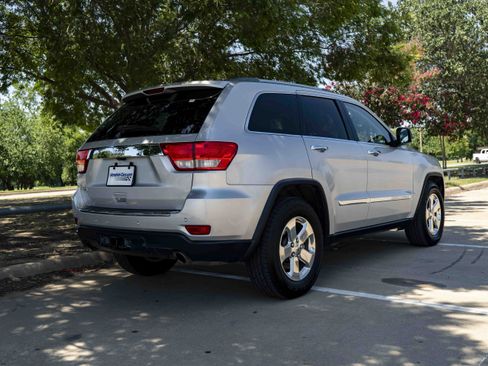 Used 2011 Jeep Grand Cherokee Overland AWD/4WD image 9